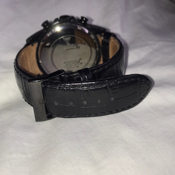 Authentic Guess watch - Picture 3 of 6